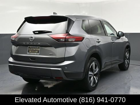 Used 2025 Nissan Rogue SL FWD image 4
