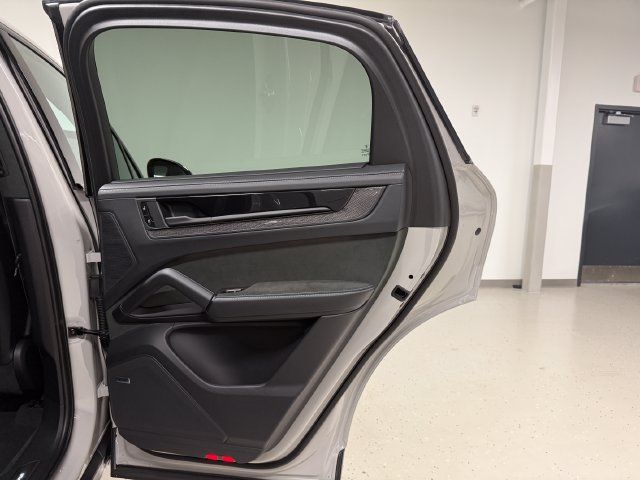 Certified 2026 Porsche Cayenne GTS AWD/4WD image 38