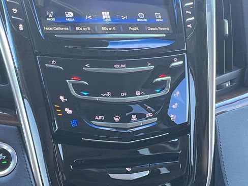 Used 2019 Cadillac Escalade ESV Luxury AWD/4WD image 17