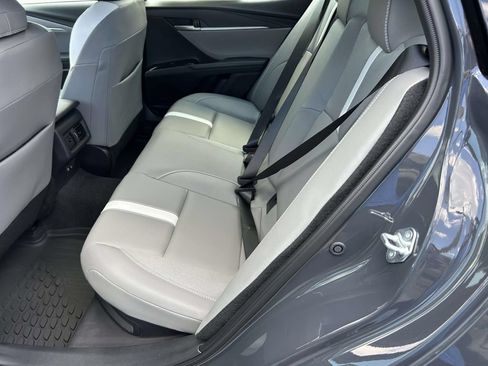 New 2026 Toyota Camry Hybrid FWD image 13