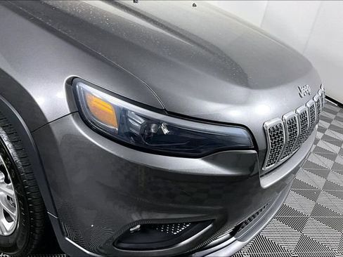Used 2019 Jeep Cherokee Latitude Plus FWD image 29
