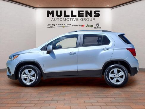 Used 2022 Chevrolet Trax LT w/ LT Convenience Package AWD/4WD image 8