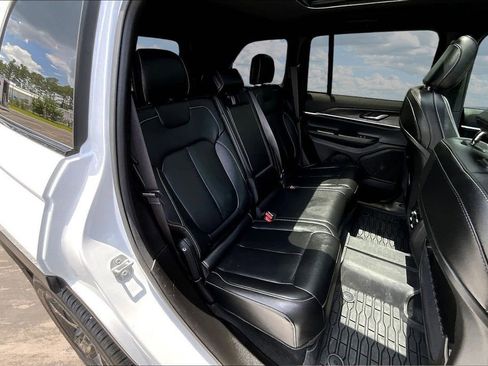 Used 2025 Jeep Grand Cherokee Limited w/ Black Appearance Package RWD image 27