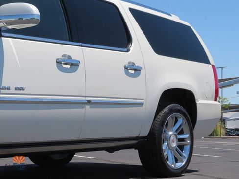Used 2014 Cadillac Escalade ESV Platinum AWD/4WD image 24