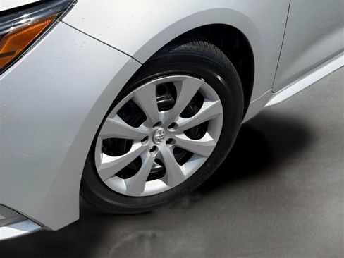 Used 2023 Toyota Corolla LE FWD image 6