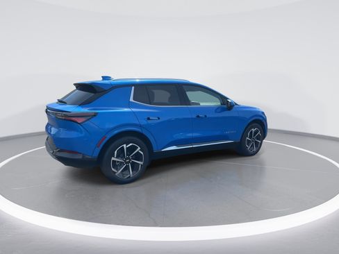 Used 2025 Chevrolet Equinox EV LT w/ Convenience Package image 9