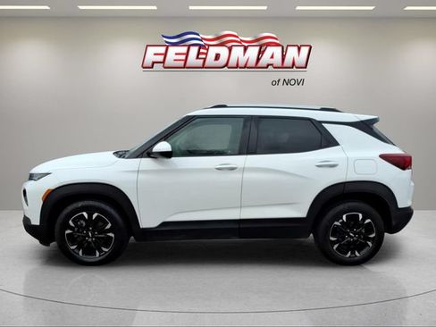 Used 2022 Chevrolet TrailBlazer LT w/ Convenience Package FWD image 2