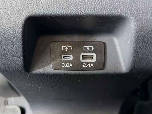 Used 2025 Subaru Crosstrek 2.5i Premium AWD/4WD image 28