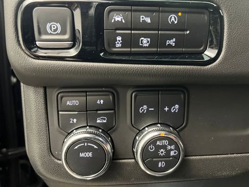 Used 2025 GMC Yukon Denali image 49