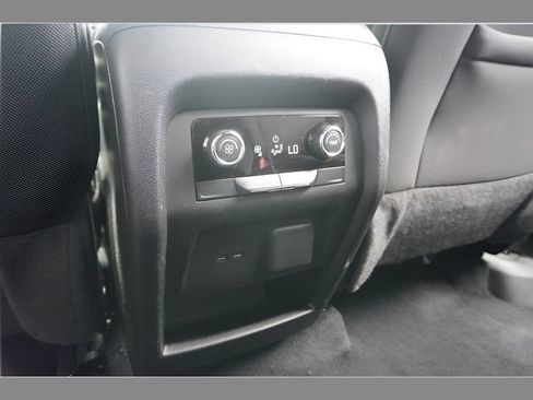 Used 2024 Chevrolet Traverse LT FWD image 27