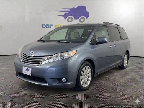 Used 2013 Toyota Sienna XLE FWD image 1