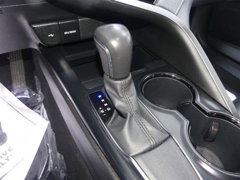 Used 2020 Toyota Camry SE image 34