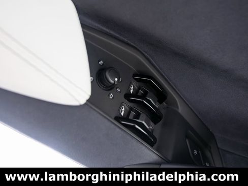 Used 2025 Lamborghini Revuelto image 12