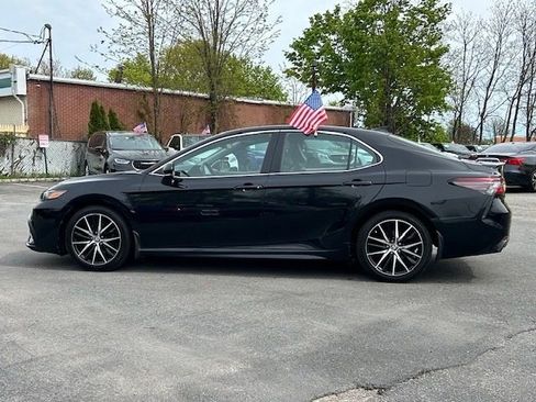 Used 2023 Toyota Camry SE w/ Cold Weather Package AWD/4WD image 3