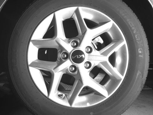 Used 2025 Kia Soul LX w/ LX Technology Package FWD image 14