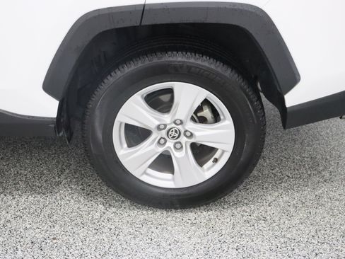 Used 2021 Toyota RAV4 XLE FWD image 10