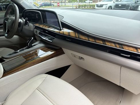 Certified 2023 Cadillac Escalade Premium Luxury Platinum AWD/4WD image 12