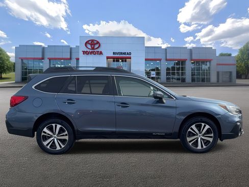 Used 2018 Subaru Outback 2.5i Limited image 3