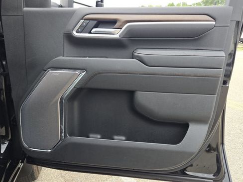 Used 2025 Chevrolet Silverado 3500 High Country w/ High Country Premium Package AWD/4WD image 5