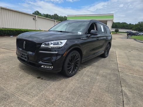 Used 2022 Lincoln Aviator Reserve w/ Equipment Group 201A AWD/4WD image 3
