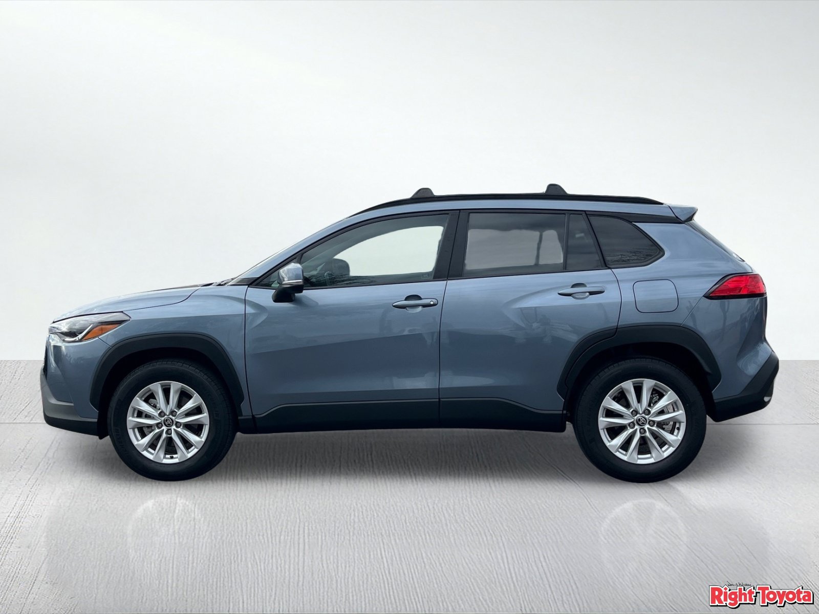 Certified 2024 Toyota Corolla Cross LE w/ Moonroof Package FWD image 4
