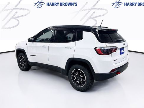 Used 2025 Jeep Compass Trailhawk AWD/4WD image 2