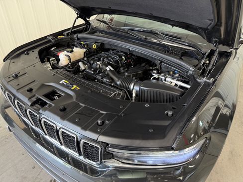 Used 2024 Jeep Grand Cherokee Overland w/ Trailer Tow Package AWD/4WD image 17