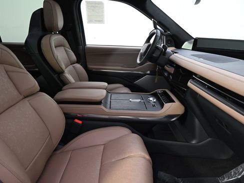 New 2026 Lincoln Navigator L Black Label AWD/4WD image 16