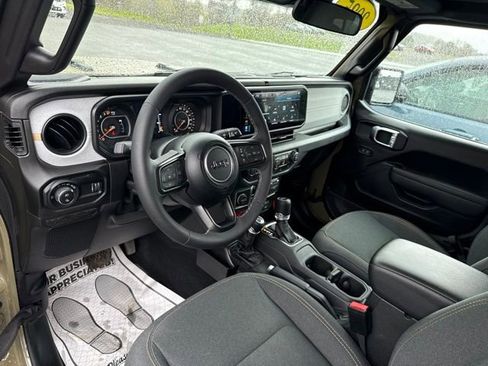 Used 2025 Jeep Gladiator Sport AWD/4WD image 8