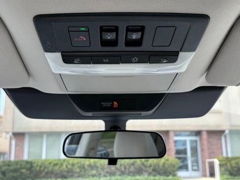 Used 2022 Nissan Pathfinder SV w/ SV Premium Package AWD/4WD image 38