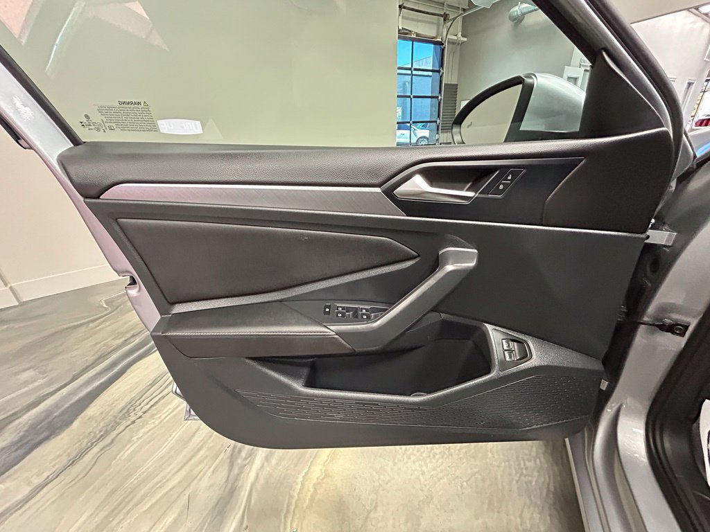 Used 2024 Volkswagen Jetta SE FWD image 52