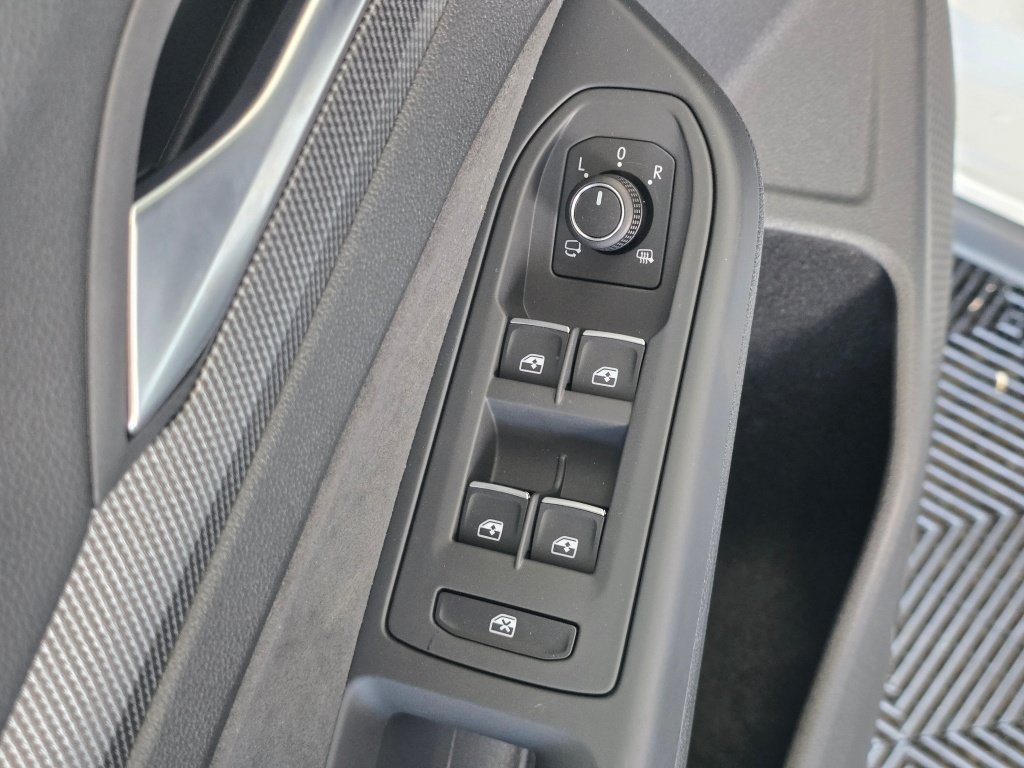 New 2026 Volkswagen GTI SE FWD image 21
