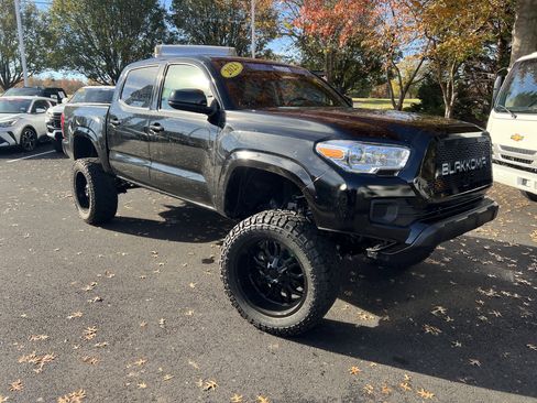 Used 2023 Toyota Tacoma SR image 2