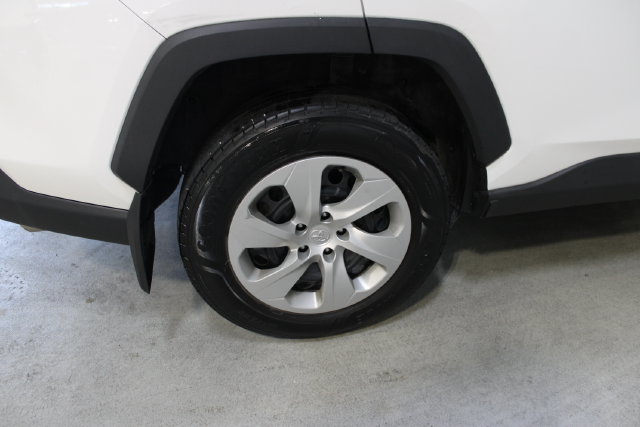 Used 2019 Toyota RAV4 LE w/ Carpet Mat Package AWD/4WD image 33