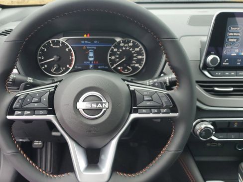 New 2025 Nissan Altima 2.5 SR image 13