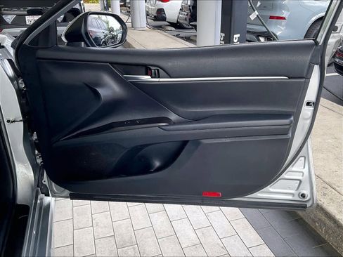 Used 2021 Toyota Camry SE image 24
