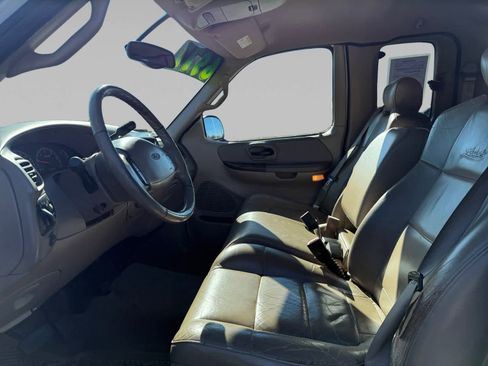 Used 2001 Ford F150 Lariat image 9