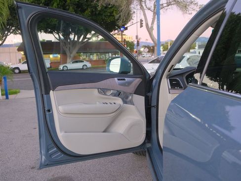 Used 2020 Volvo XC90 T8 Inscription w/ Protection Package Premier image 9