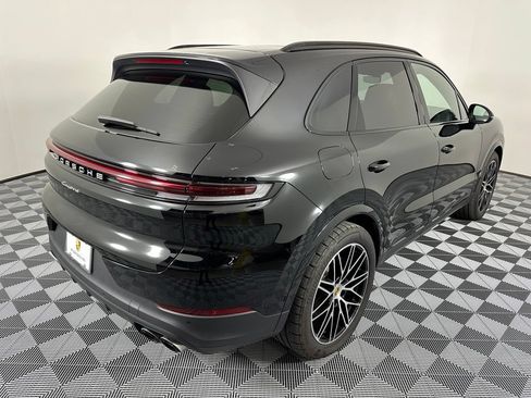 Certified 2024 Porsche Cayenne w/ Premium Package Plus (PFM) AWD/4WD image 10