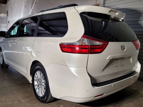 Used 2016 Toyota Sienna XLE image 6