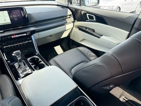 Used 2024 Kia Carnival EX image 26
