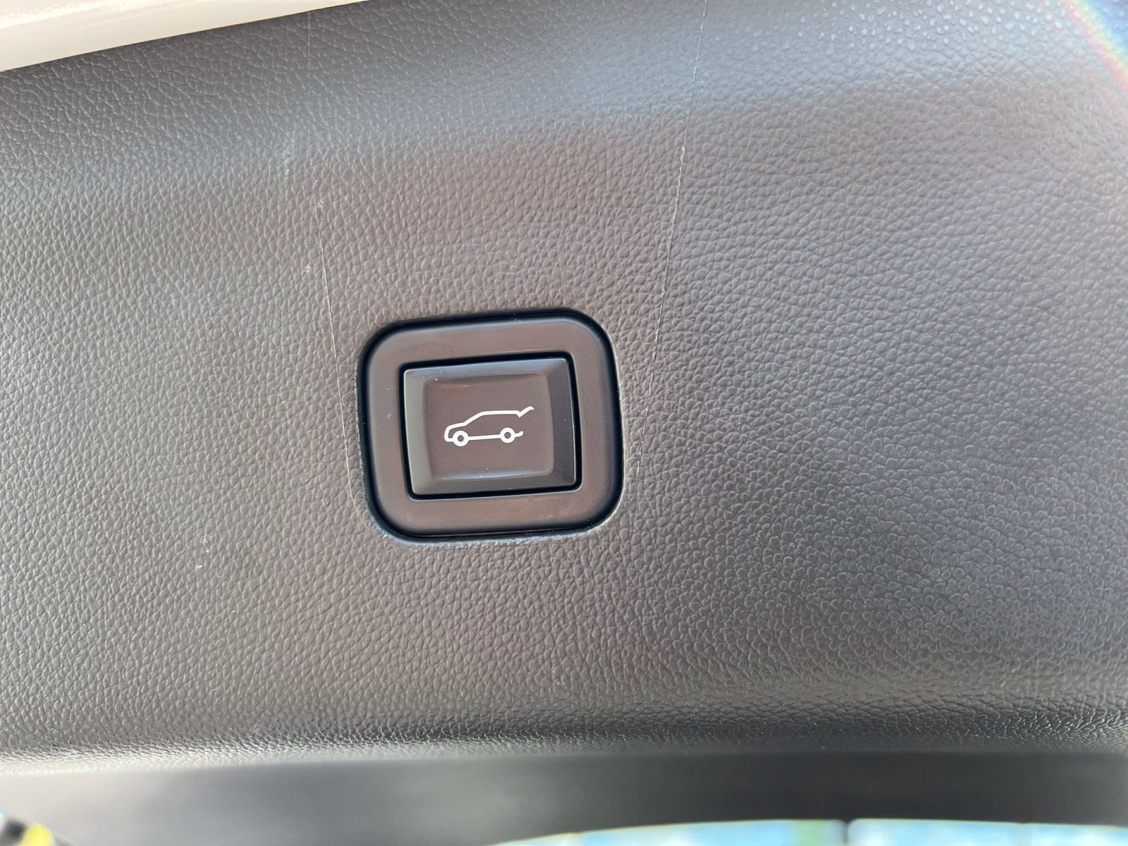 Used 2023 Buick Enclave Essence FWD image 18
