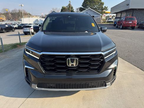 Used 2025 Honda Pilot Elite image 2