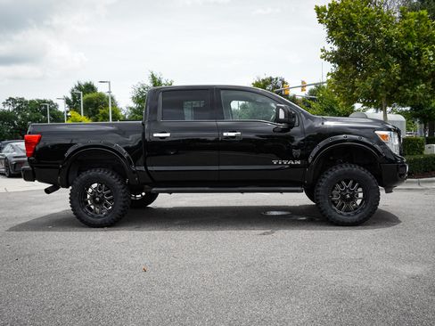 Used 2021 Nissan Titan SV w/ SV Convenience Package AWD/4WD image 11