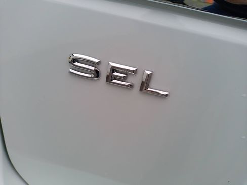 Used 2018 Volkswagen Atlas SEL AWD/4WD image 38