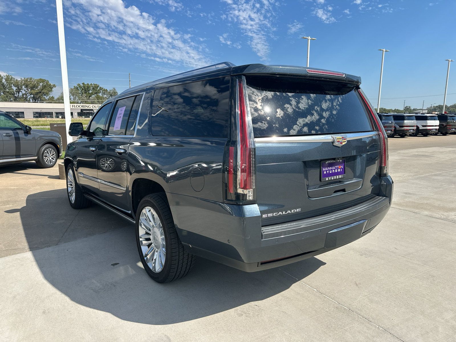 Used 2019 Cadillac Escalade ESV Platinum AWD/4WD image 11