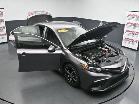 Used 2021 Toyota Camry SE FWD image 40