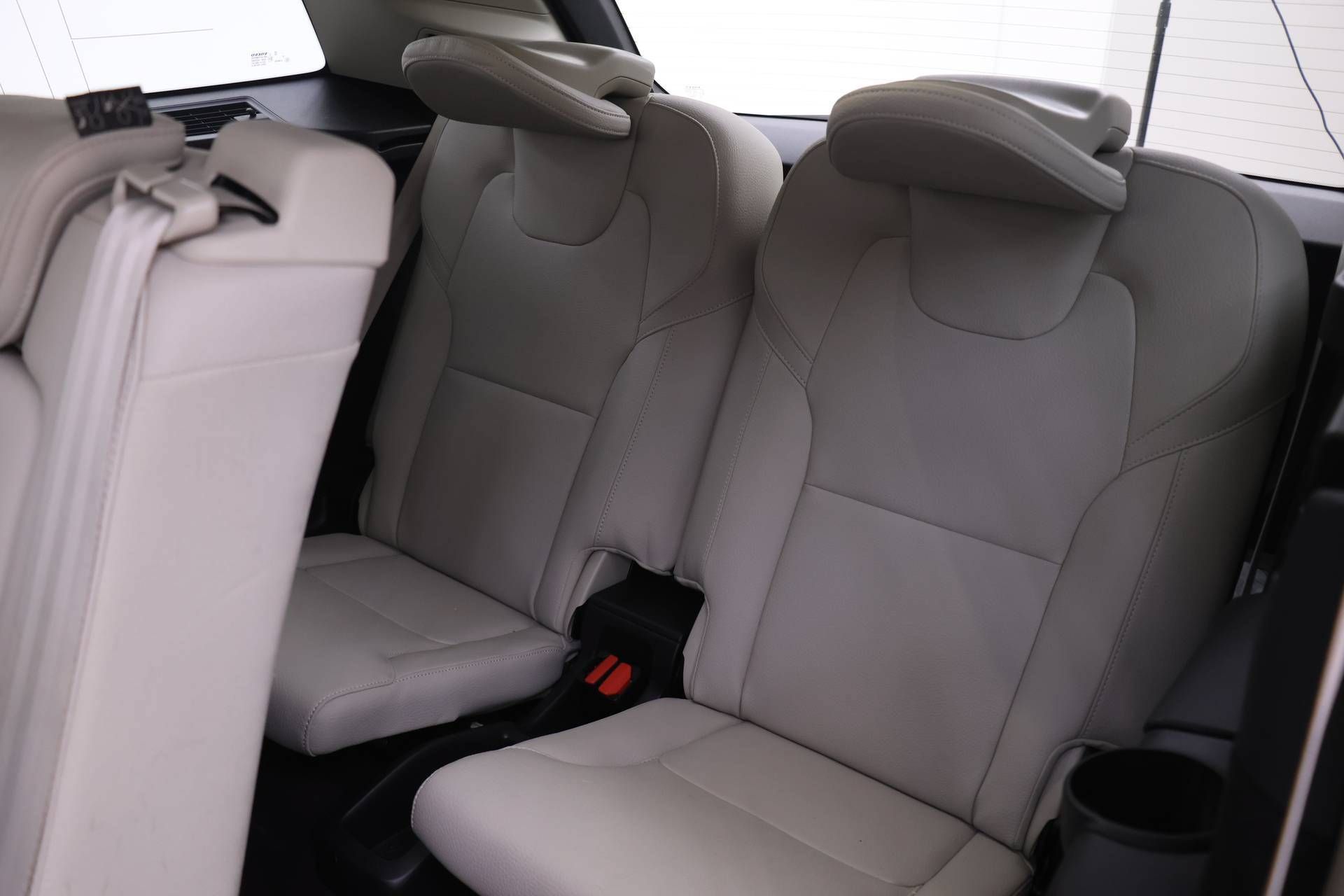Certified 2025 Volvo XC90 T8 Plus w/ Protection Package Premier AWD/4WD image 18