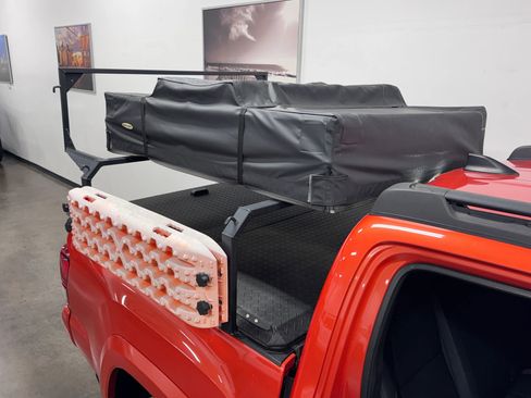 Used 2017 Toyota Tacoma TRD Sport AWD/4WD image 22