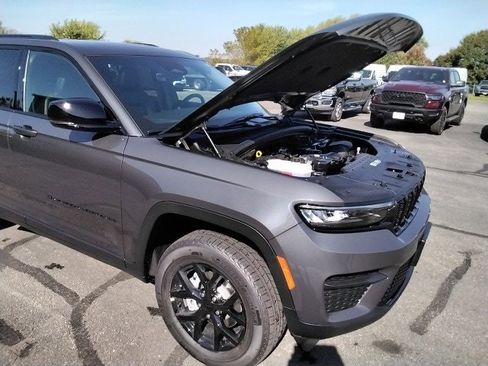 New 2025 Jeep Grand Cherokee Altitude w/ Trailer Tow Package image 24